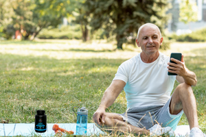 Cómo apoyar la salud prostática y el funcionamiento de las vías urinarias (las vitaminas que sí ayudan).